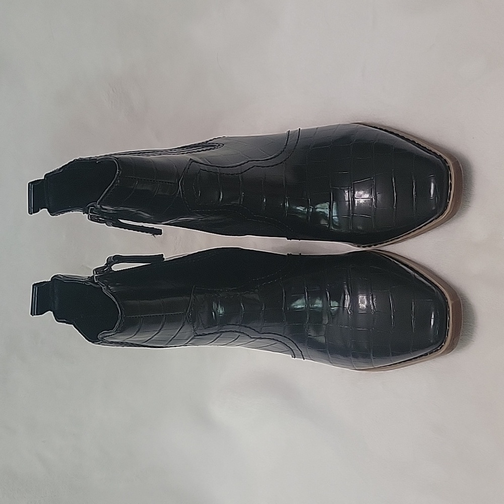 Scoop Black Alligator Print Ankle Boots Size 6
